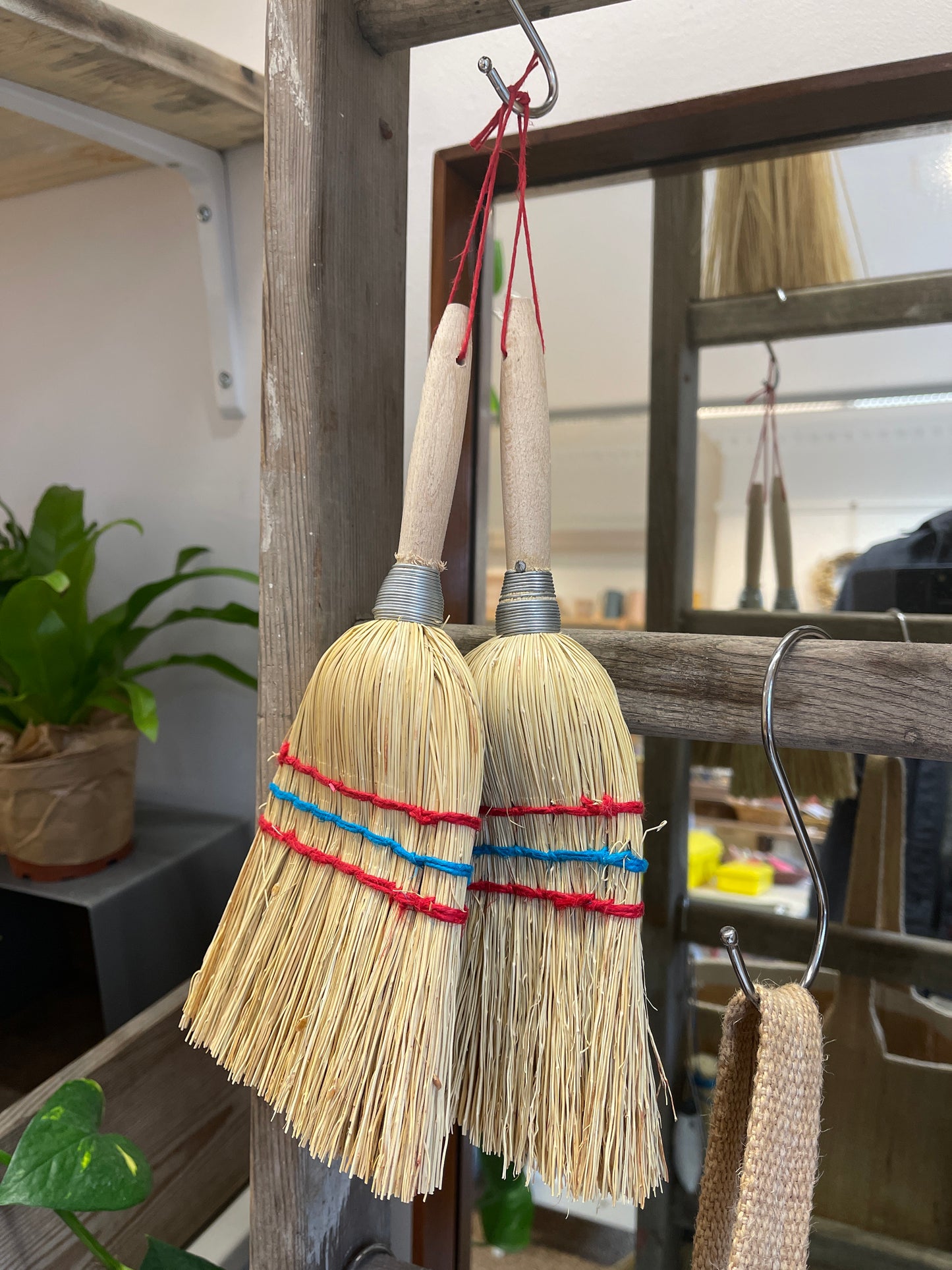 Mini Rice Straw Brush with wooden handle