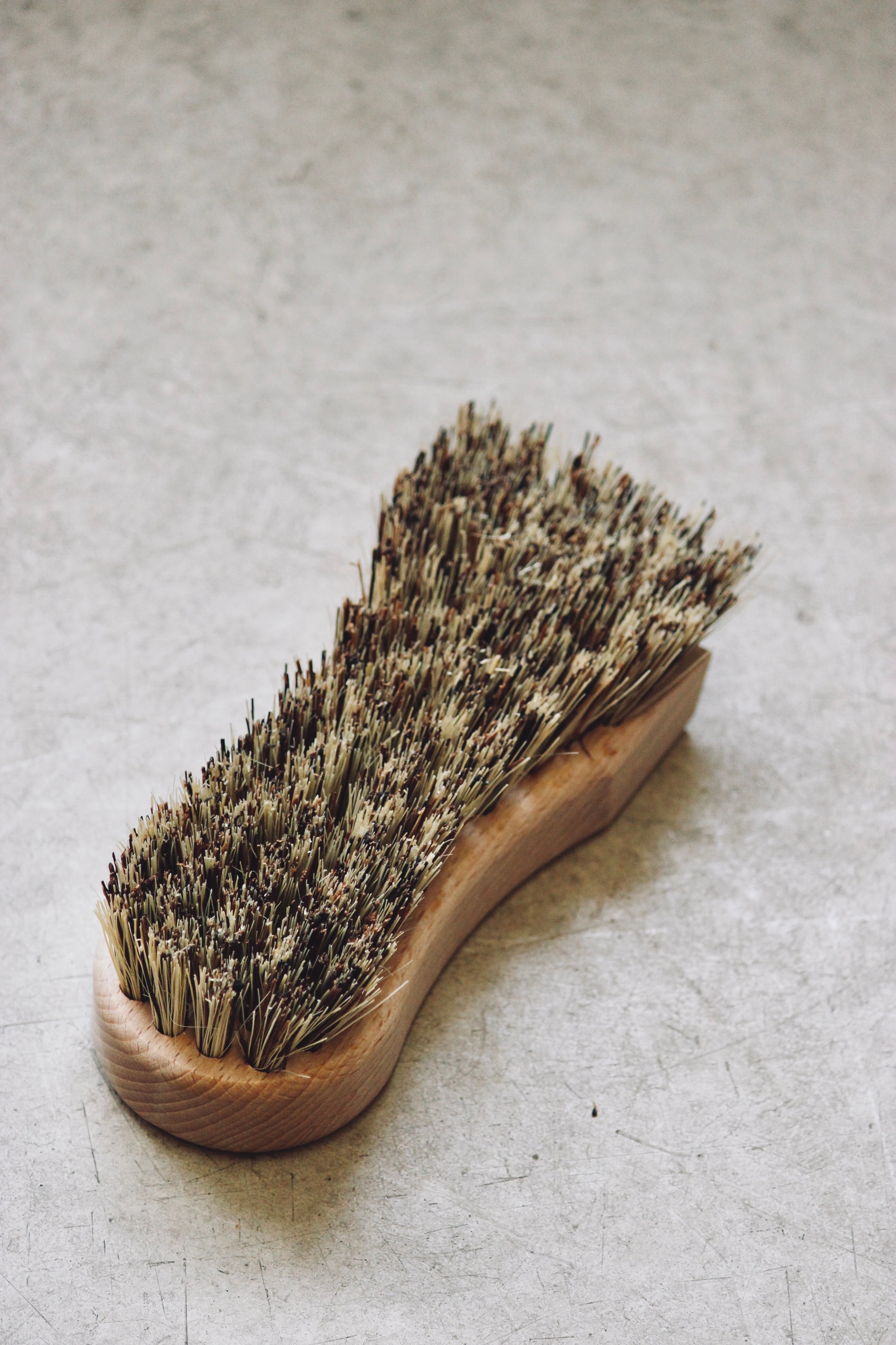 Our untreated beechwood scrub brush is made with extra strong union fibre, perfect for scrubbing various floor types such as stone, ceramic, and tiles. It features a rounded end and straight end to easily clean edges and corners, and a shorter length for efficient cleaning in small areas. It is also ideal for outdoor cleaning tasks like garden equipment and hiking boots. With 16cm in length, this brush is designed and made by Germany's Redecker, a reputable brush manufacturer since 1935. While most of their